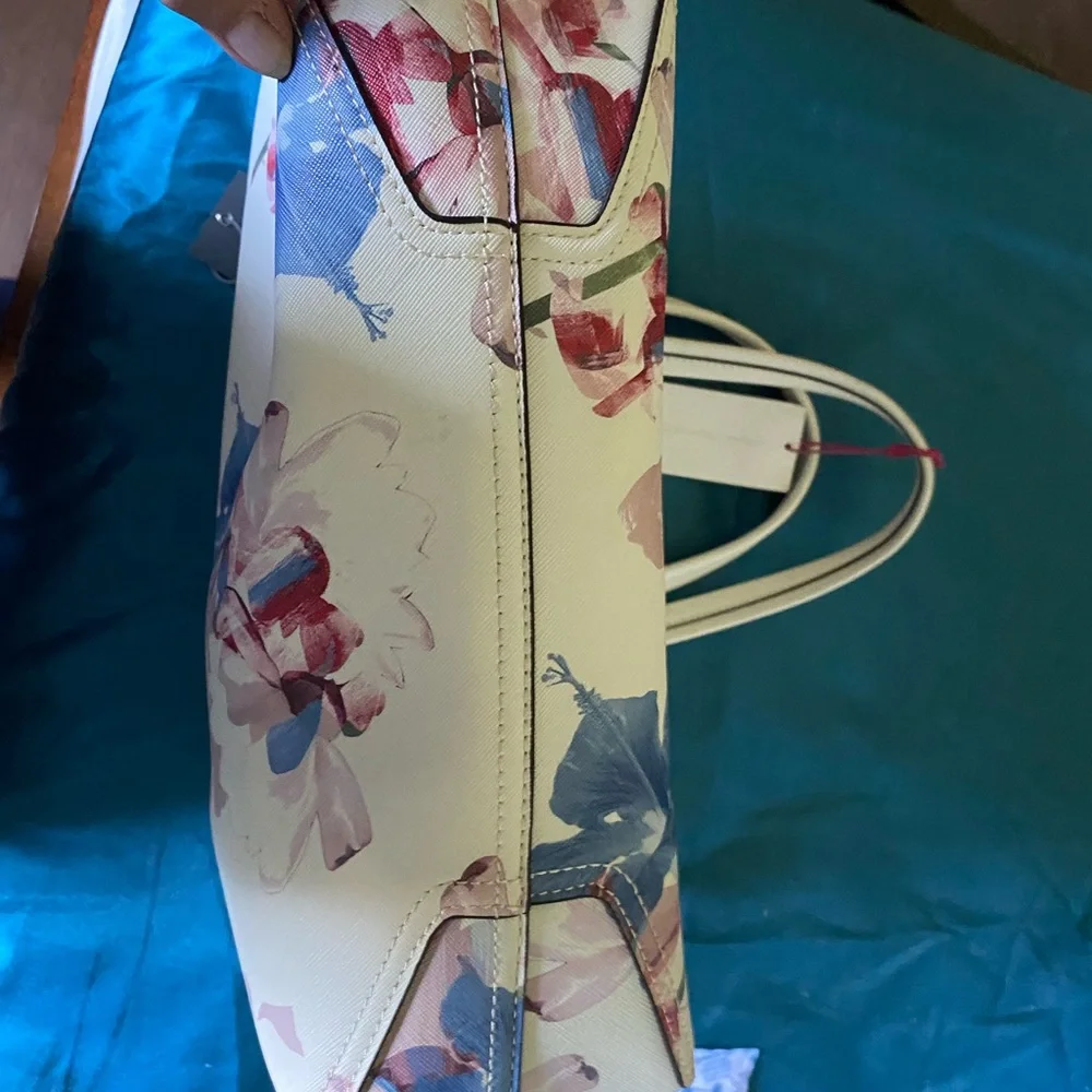 NWT Vince Camuto medium tote Dust Bag included - Picture 5 of 8